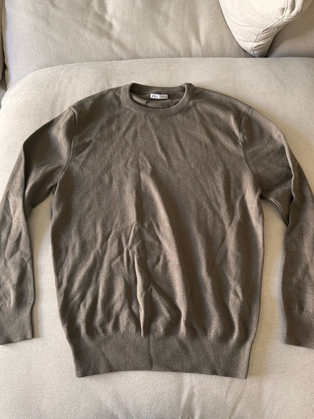 Zara Men's Crewneck Sweater in Olive